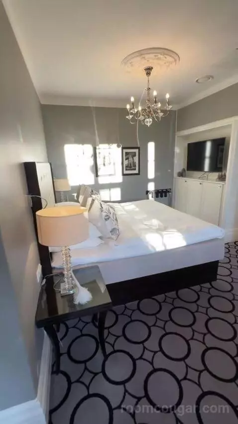 Junior Suite with View (#301) bed picture #3
