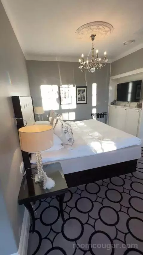 Junior Suite with View (#301) bed picture #5