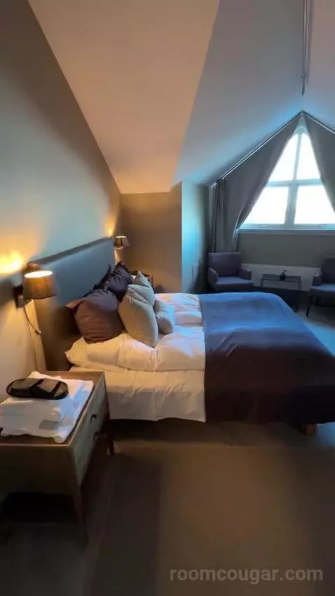 Suite (#401) bed picture #7