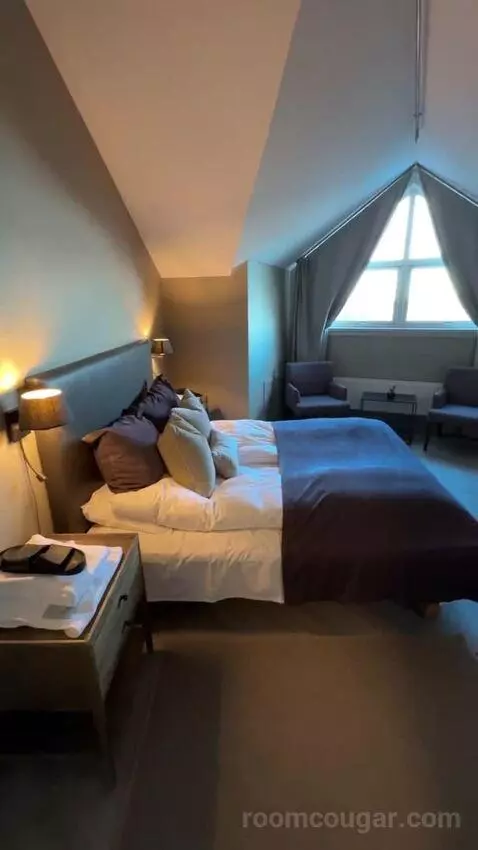 Suite (#401) bed picture #8