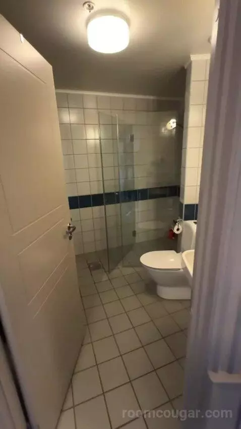 Suite (#401) bathroom picture #3