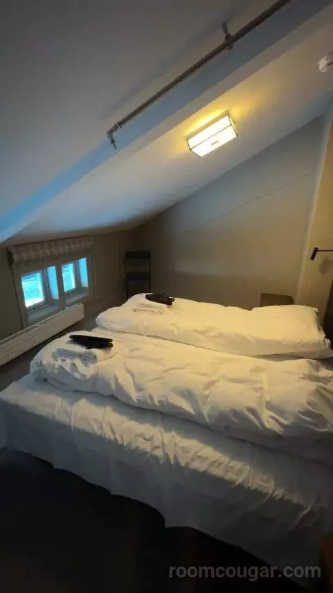 Suite (#401) bed picture #10
