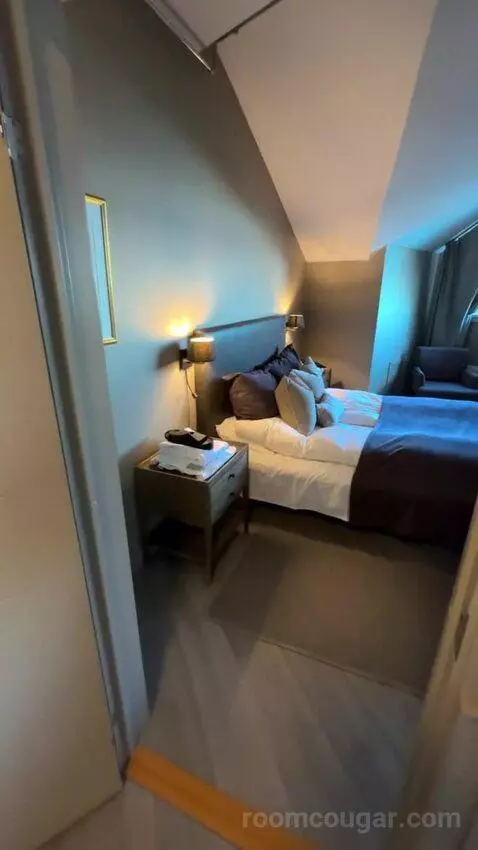 Suite (#401) bed picture #1