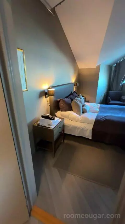 Suite (#401) bed picture #3