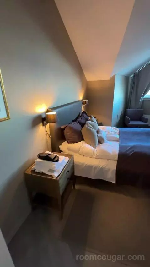 Suite (#401) bed picture #5