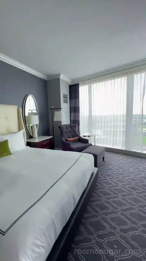 One Bedroom King Suite (#1701) bed picture #9