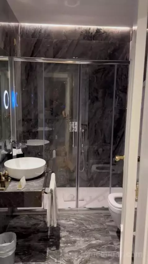 Superior Double Room with City View bathroom picture #1
