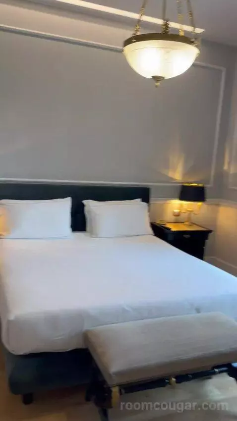 Superior Double Room with City View bed picture #2