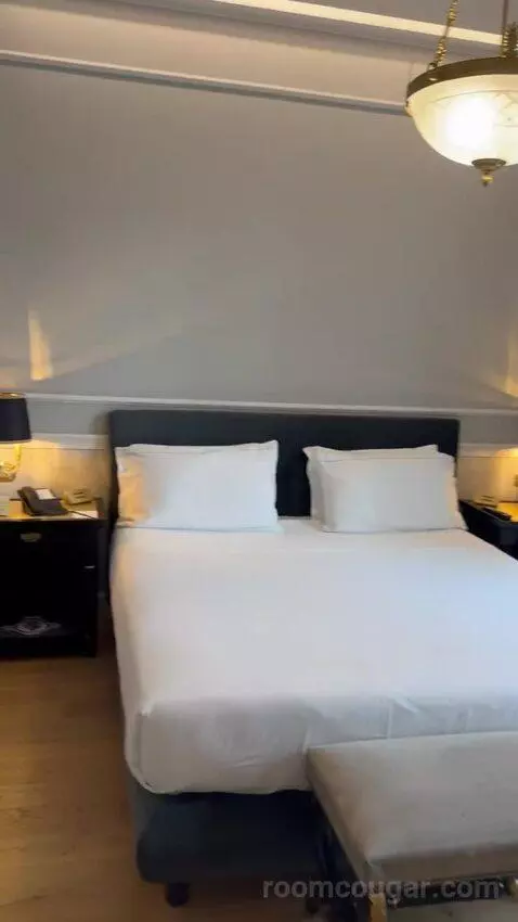 Superior Double Room with City View bed picture #4