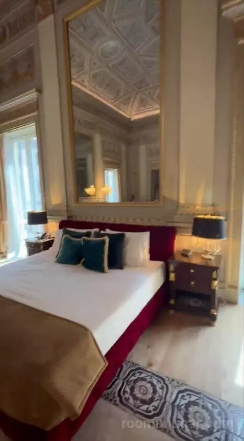 Presidential Suite bed picture #1