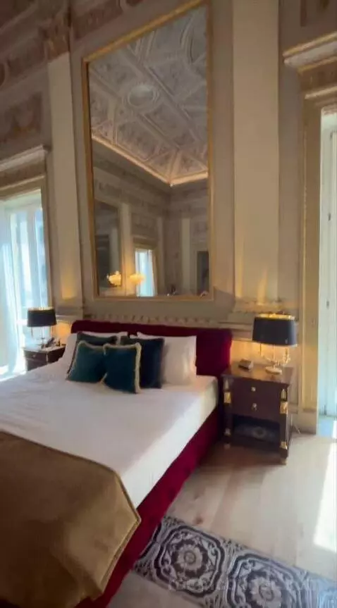 Presidential Suite bed picture #2
