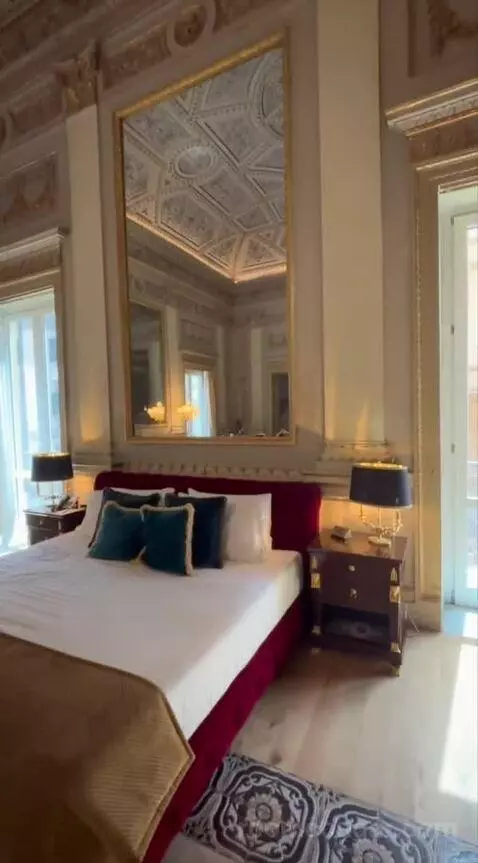 Presidential Suite bed picture #3