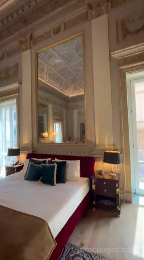 Presidential Suite bed picture #5