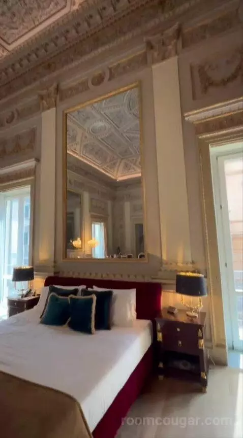 Presidential Suite bed picture #7