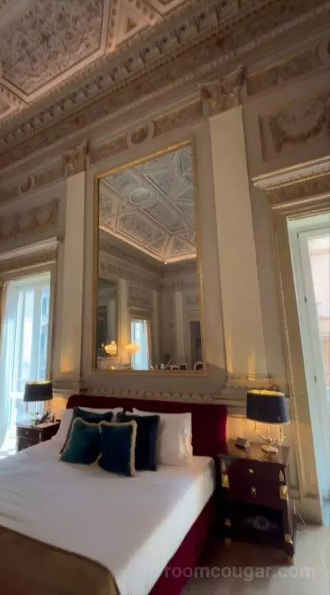 Presidential Suite bed picture #9