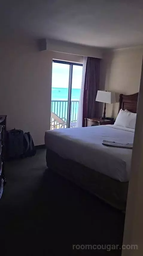 Club Suite, 1 King Bed Oceanfront (Diamond Head) (#223) view picture #3