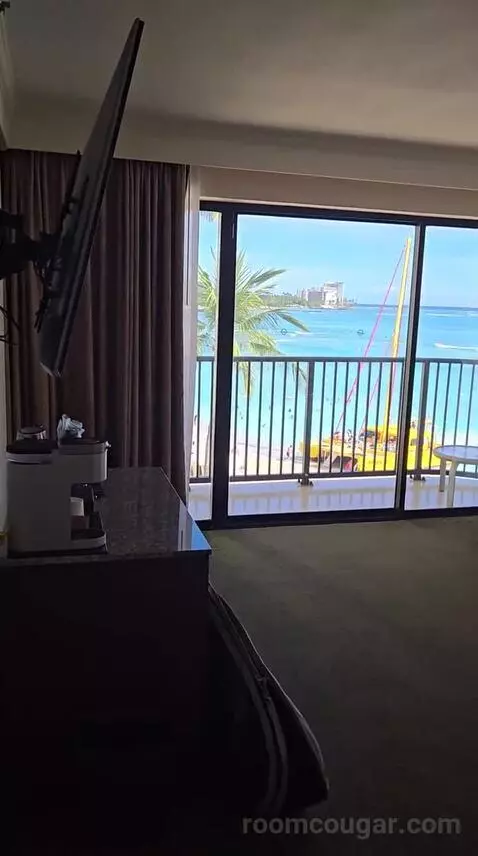 Club Suite, 1 King Bed Oceanfront (Diamond Head) (#223) view picture #5