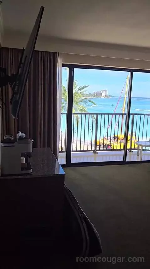 Club Suite, 1 King Bed Oceanfront (Diamond Head) (#223) view picture #6