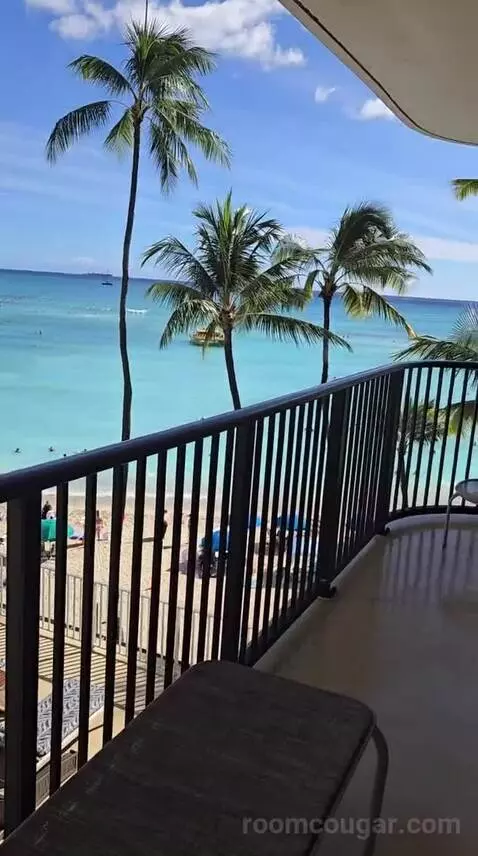 Club Suite, 1 King Bed Oceanfront (Diamond Head) (#223) view picture #1