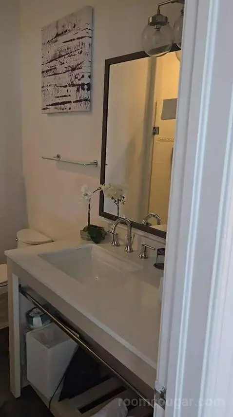 Waterfront King Suite with Living Room (44B) bathroom picture #6