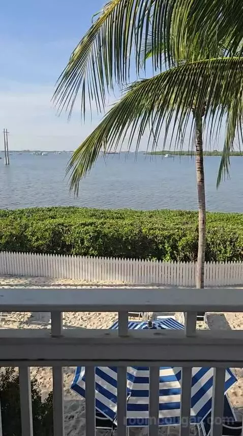 Waterfront King Suite with Living Room (44B) view picture #6
