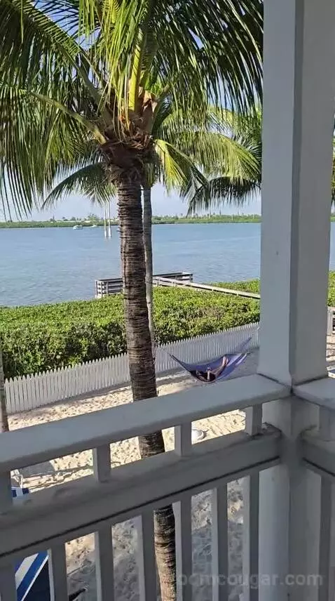 Waterfront King Suite with Living Room (44B) view picture #9