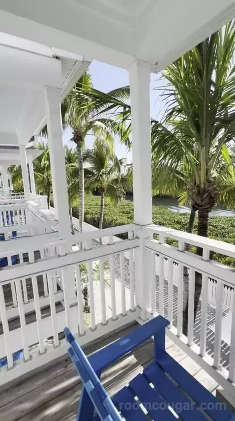 Partial Water View King Suite with Living Room (32B) view picture #2
