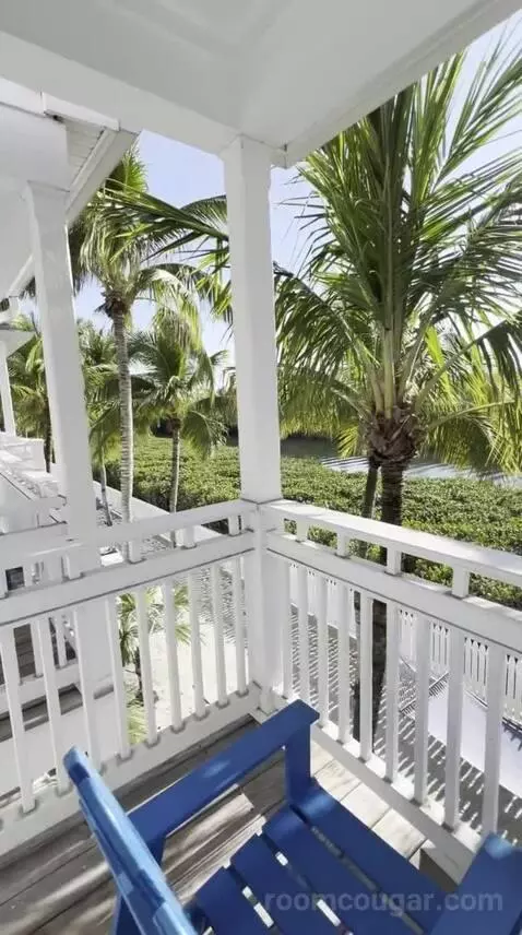 Partial Water View King Suite with Living Room (32B) view picture #4