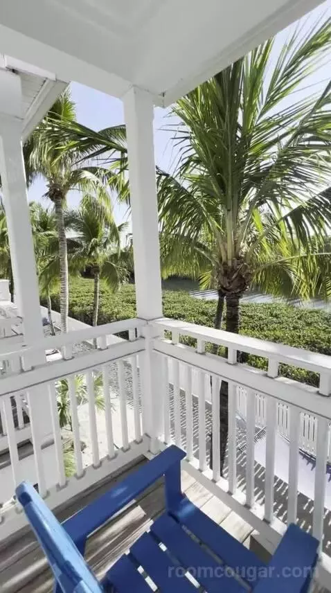 Partial Water View King Suite with Living Room (32B) view picture #5