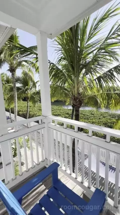 Partial Water View King Suite with Living Room (32B) view picture #6