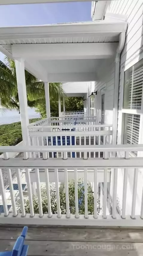 Partial Water View King Suite with Living Room (32B) view picture #7