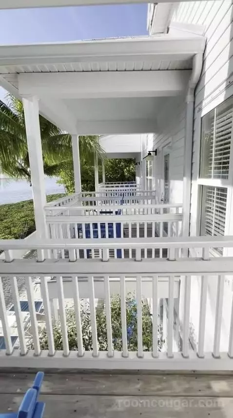 Partial Water View King Suite with Living Room (32B) view picture #9