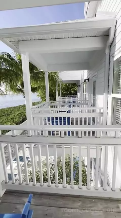 Partial Water View King Suite with Living Room (32B) view picture #12