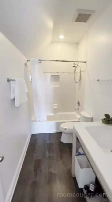 Partial Water View King Suite with Living Room (32B) bathroom picture #10