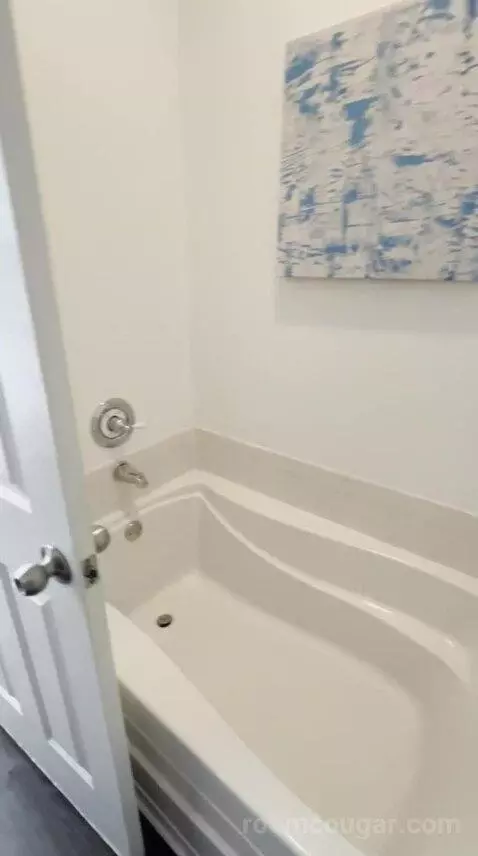 Partial Water View King Suite with Living Room (32B) bathroom picture #6