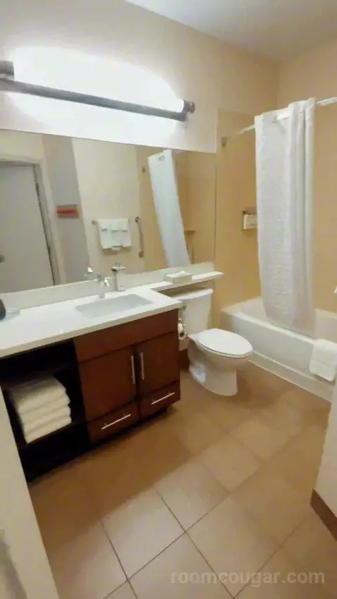 Studio Suite bathroom picture #11