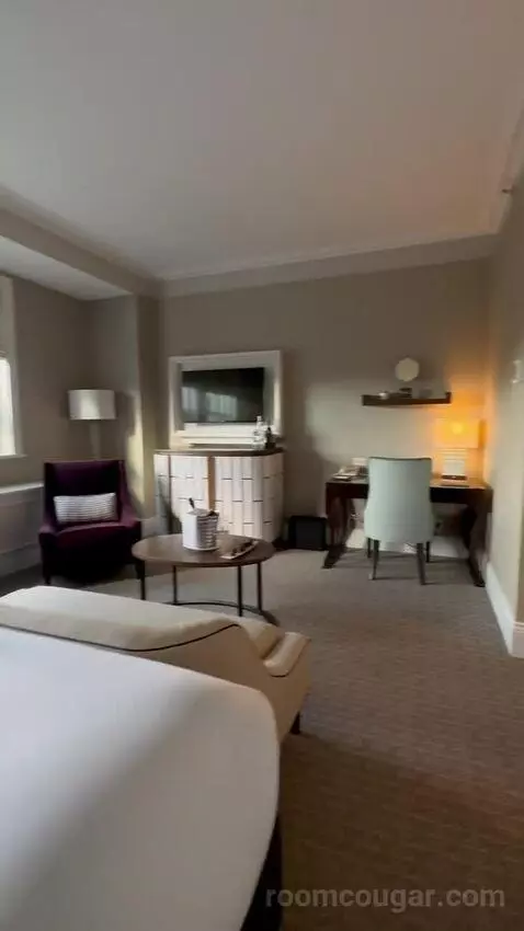 Fairmont Gold One-Bedroom King Suite with River or City View picture #13