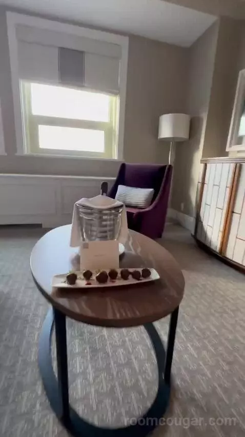 Fairmont Gold One-Bedroom King Suite with River or City View picture #14