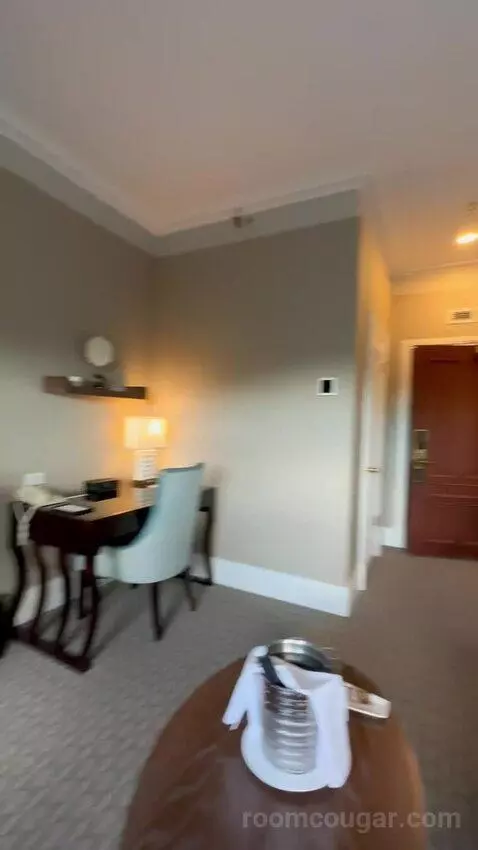 Fairmont Gold One-Bedroom King Suite with River or City View picture #19