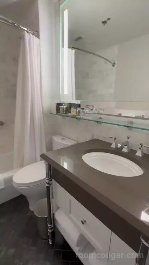 Fairmont Gold One-Bedroom King Suite with River or City View bathroom picture #4