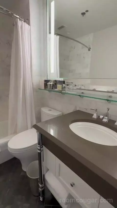Fairmont Gold One-Bedroom King Suite with River or City View bathroom picture #6