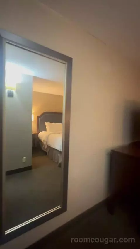 King Room bed picture #3