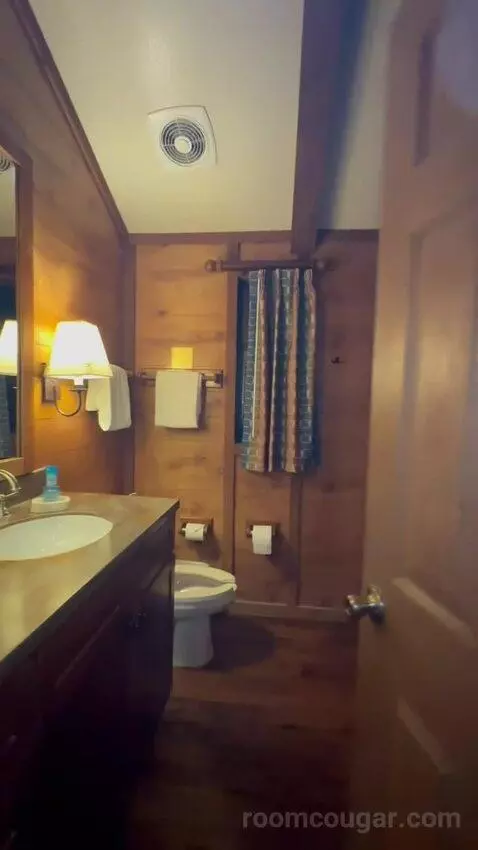Suite bathroom picture #5