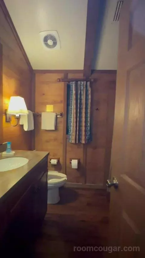 Suite bathroom picture #6