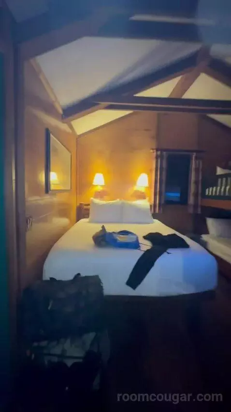 Suite bed picture #1