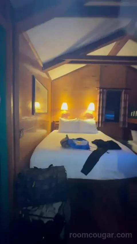 Suite bed picture #2