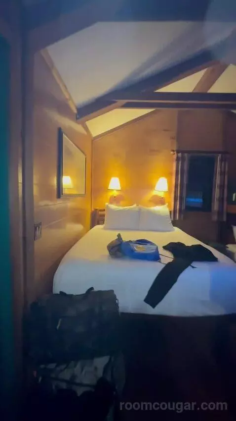 Suite bed picture #3