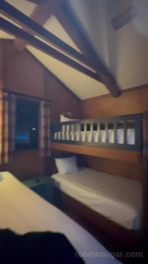 Suite bed picture #12