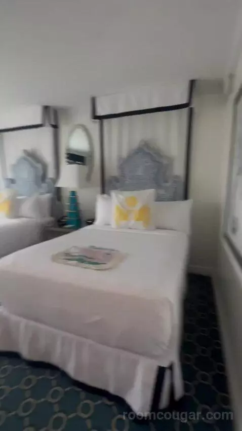 Double Room with Limited View (#560) bed picture #4
