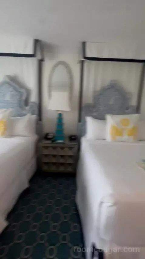 Double Room with Limited View (#560) bed picture #5